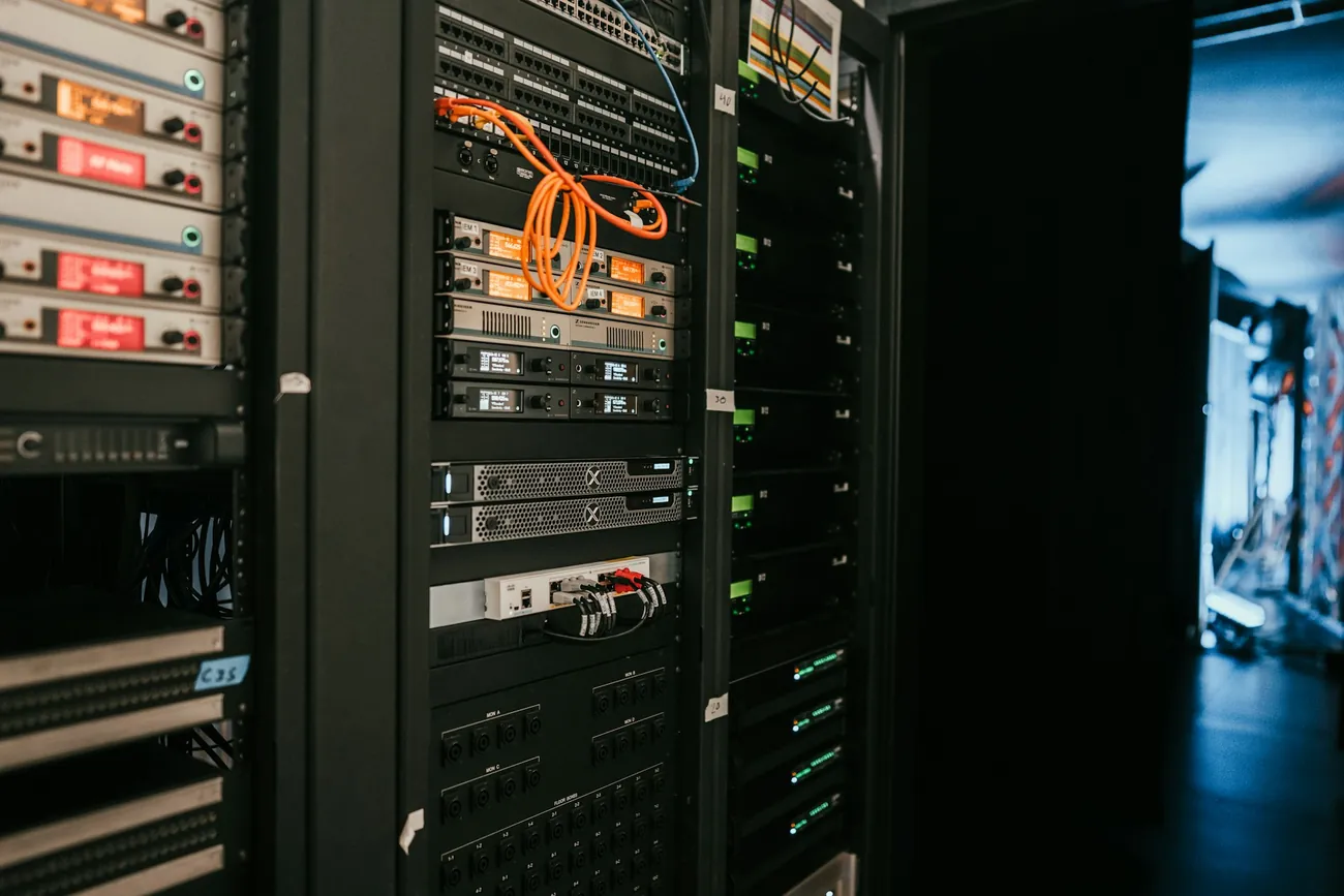 Managed server and network infrastructure in a data centre